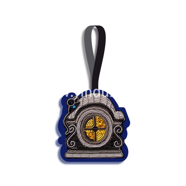 印度丝手工刺绣胸针定制包包配饰定做工厂为您最美丽的包包放上一颗珠宝，取悦您的手提箱，巴黎的璀璨之眼