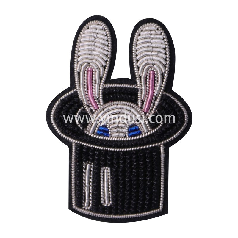 印度丝徽章定制工厂金属丝手工刺绣魔术兔可爱胸针创意百搭衣服包包配饰定做